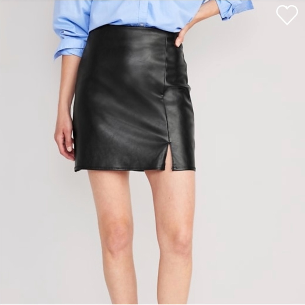 Old Navy High-Waisted Mini Skirt in Black Faux Leather